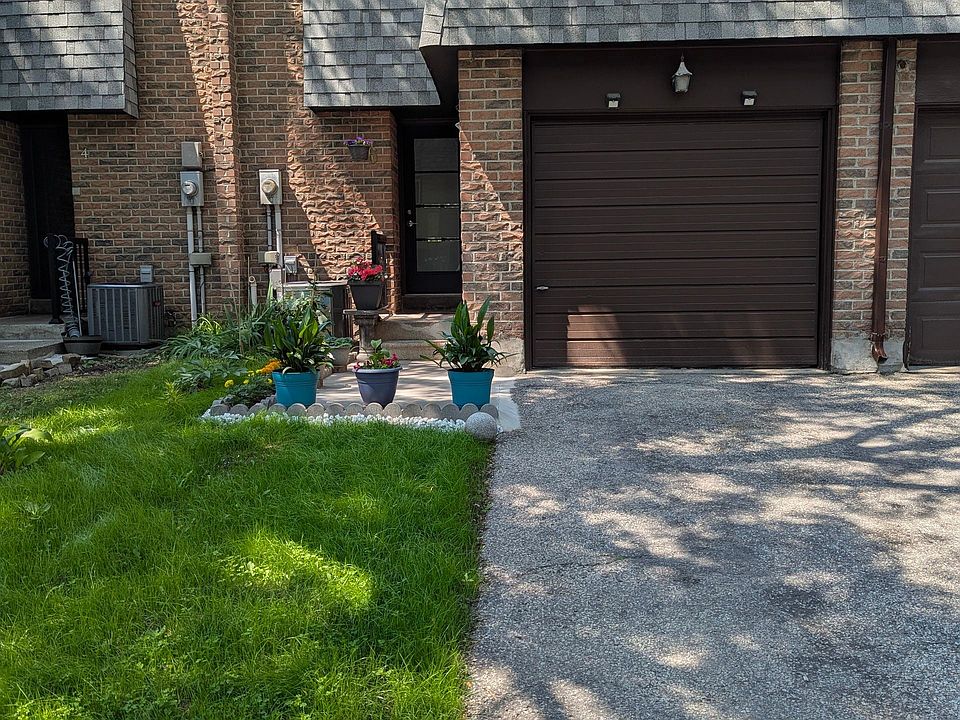 1st image of 6 Woodglen Way