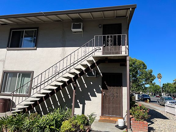 2nd image of 1146 W Hamilton Ave Unit 3