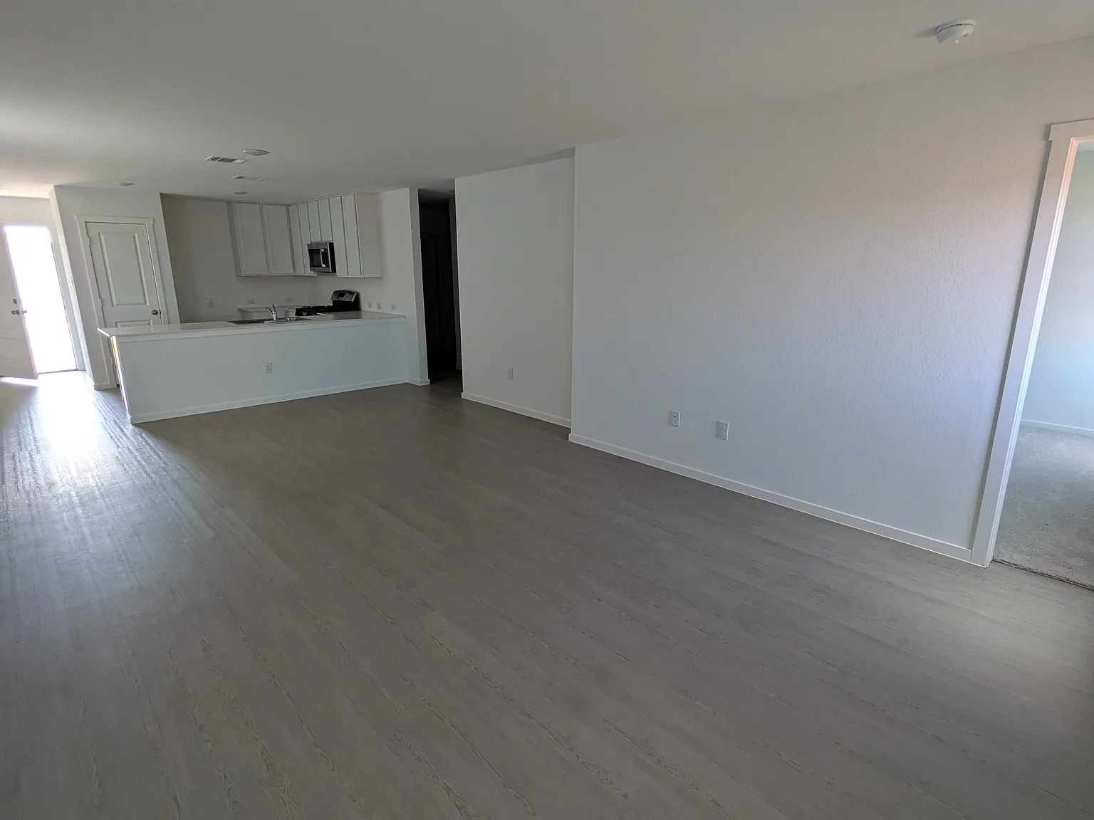 4 bed, 1692 sqft, $1,690 — Photo 1