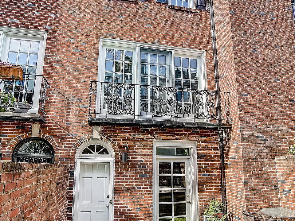 1st image of 2411 Delancey Pl #D