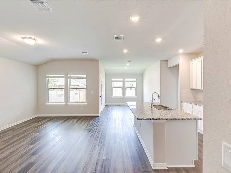 4905 Hazelnut Ln — Photo 6