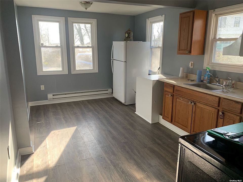 2nd image of 147 Forest Rd E