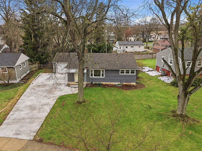 831 Loyola Dr — Photo 45