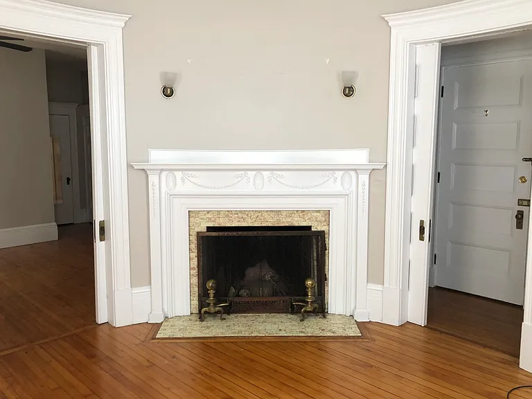 140 Cottage St #1 — Photo 4