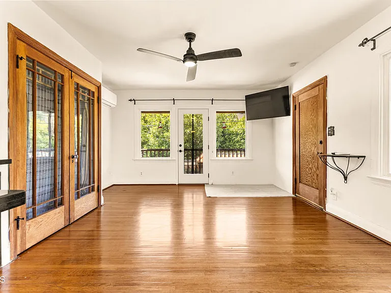 4725 Ambrose Ave — Photo 38