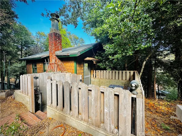 23359 Outlook Ln, Crestline, CA 92325