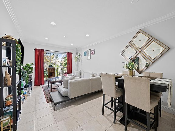 3rd image of 899 SE 2nd Avenue #204