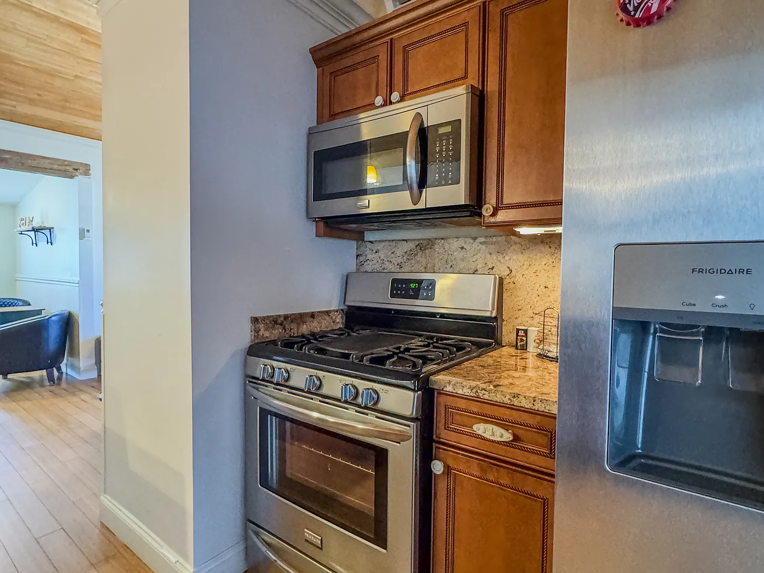 4 bed, 1020 sqft, $1,900 — Photo 2