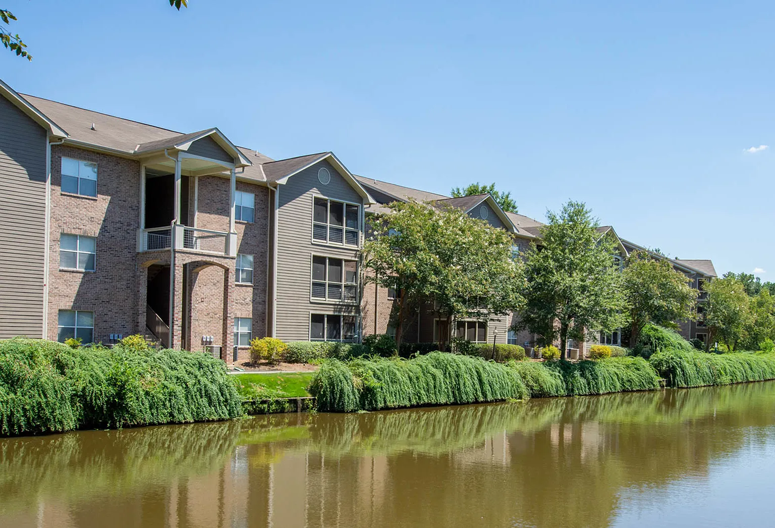 The Lakes Apartments — Photo 4