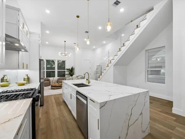 120 Velasco St, Houston, TX 77003