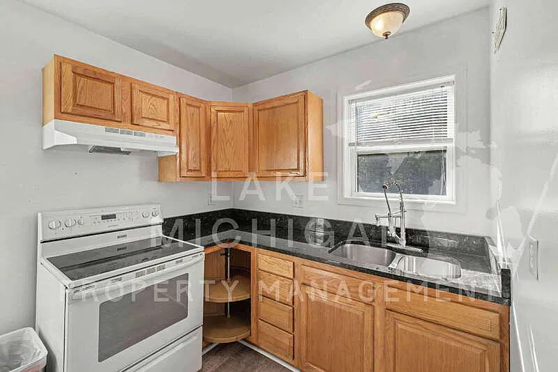 3 bed, 1.5 bath, 1224 sqft, $1,995 — Photo 4