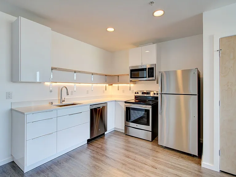 1410 S King St #8 — Photo 2