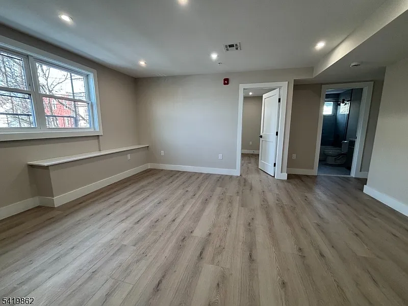 3 bed, 1.0 bath, $2,500 — Photo 3