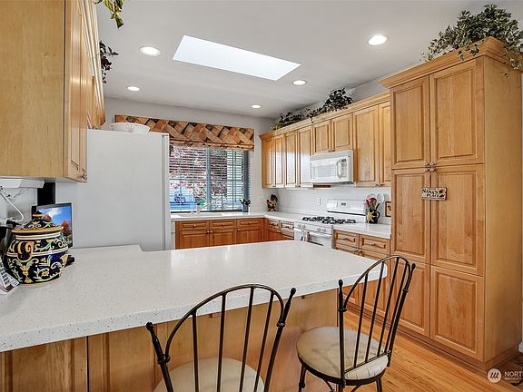 5th image of 4317 Fairwood Boulevard NE