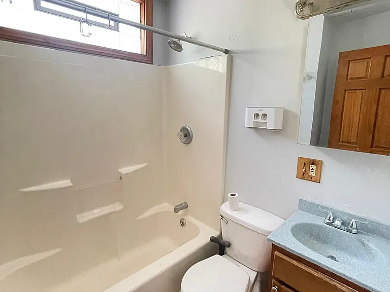 341 Gertrude St — Photo 11