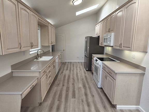 3rd image of 2025 Willester Ave #A