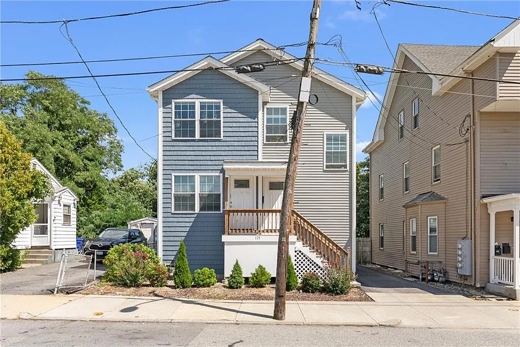 3 bed, 2.0 bath, 1272 sqft, $2,800 — Photo 2