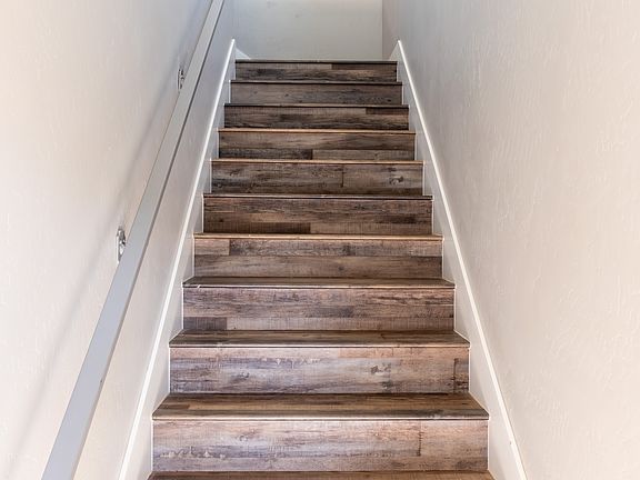 3rd image of 10705 Willow Ave #1/2