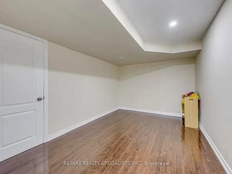 5486 Landsborough Ave — Photo 23