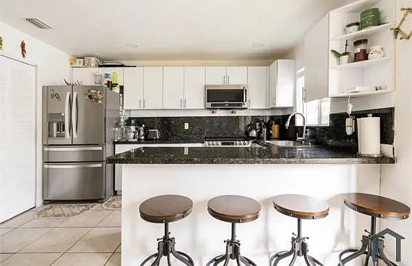 925 SW 8th St — Photo 1
