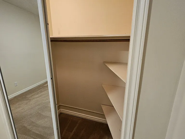 3409 Centre St N — Photo 14