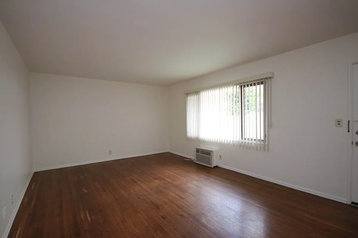 Building Photo - 207 S 3rd Ave #3