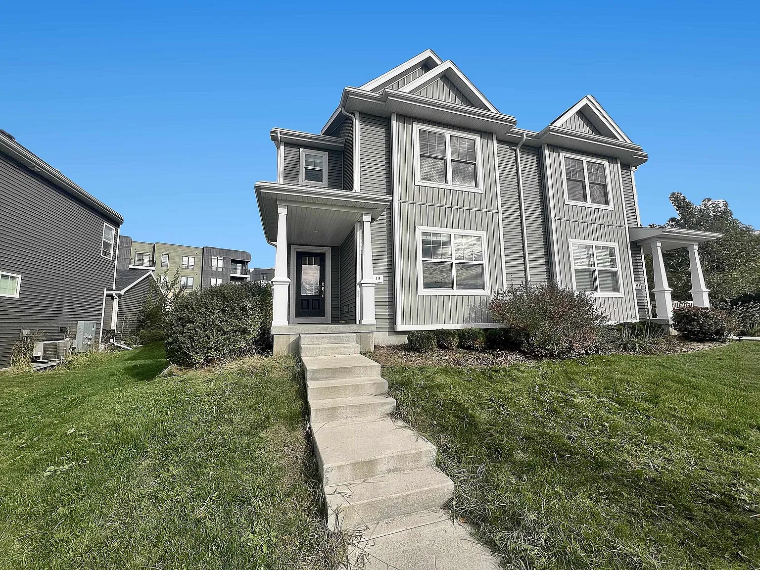 3 bed, 2.5 bath, 1523 sqft, $4,200 — Photo 2
