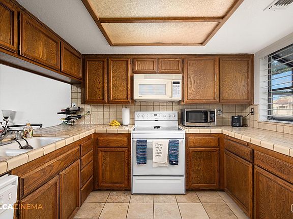 4th image of 14500 Las Palmas Dr Unit 3