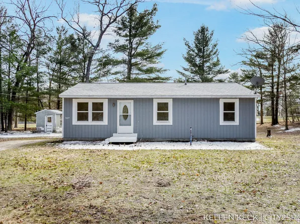 3077 Anne Ave, Twin Lake, MI 49457