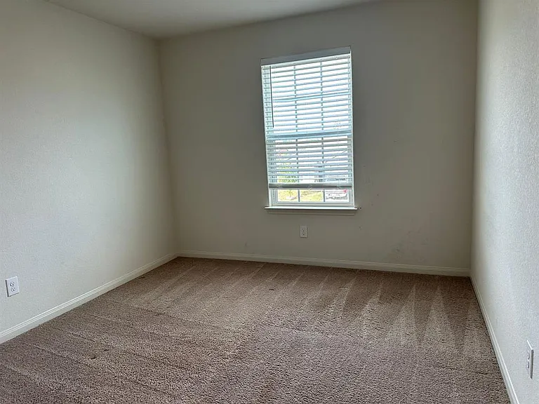 225 Allington Cir — Photo 14