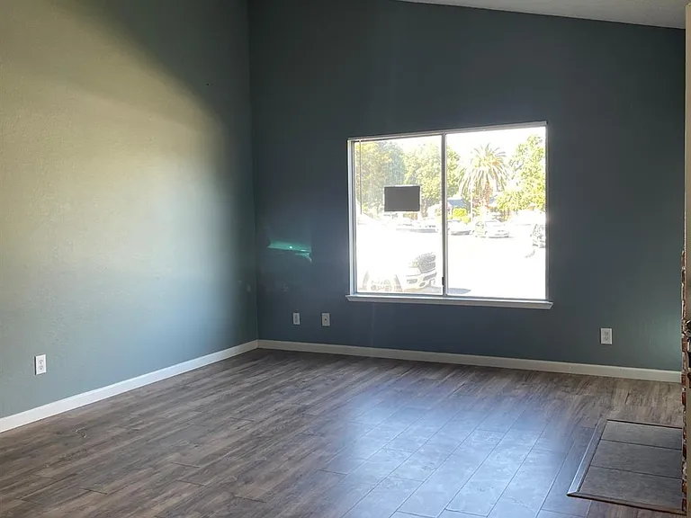 S Coalinga St — Photo 3
