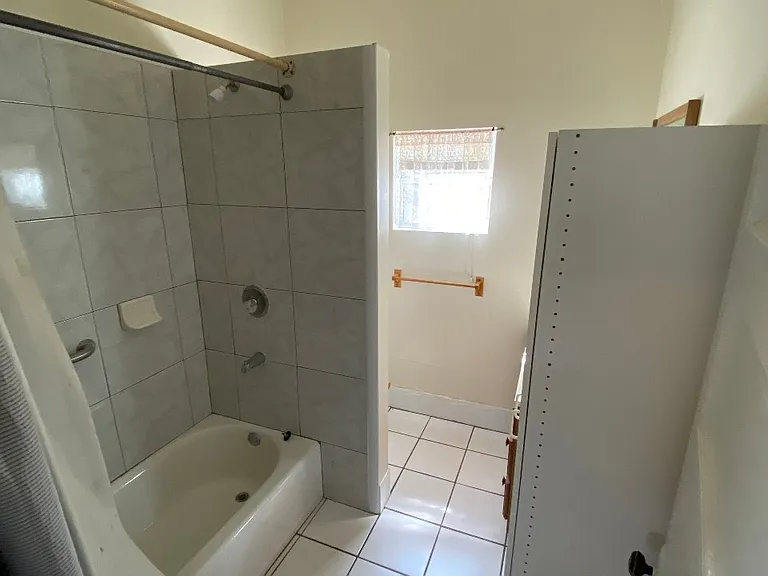 902 S Grove St — Photo 13