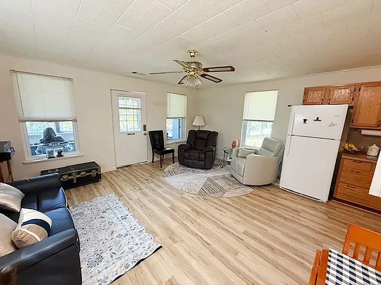 417 Houston Dr — Photo 8