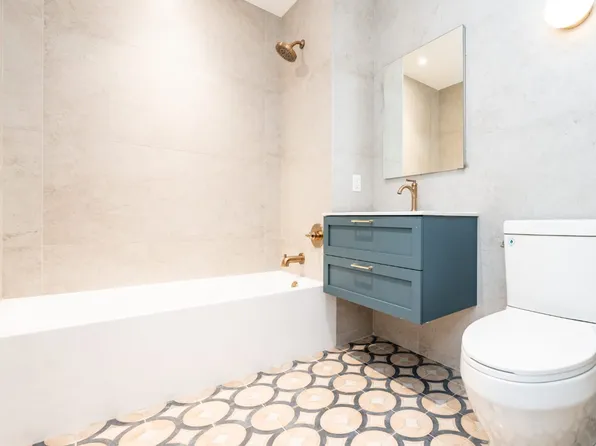 376 Bedford Avenue image 12 of 23