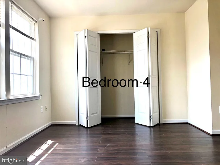 549 Eisenhower Dr — Photo 5