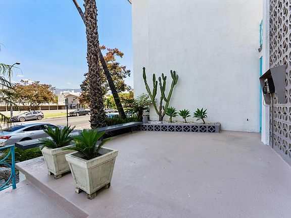 3rd image of 1000 Cordova St APT 205