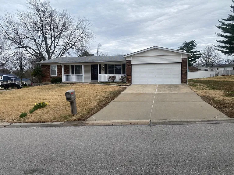 60 Dogwood Ln — Photo 1