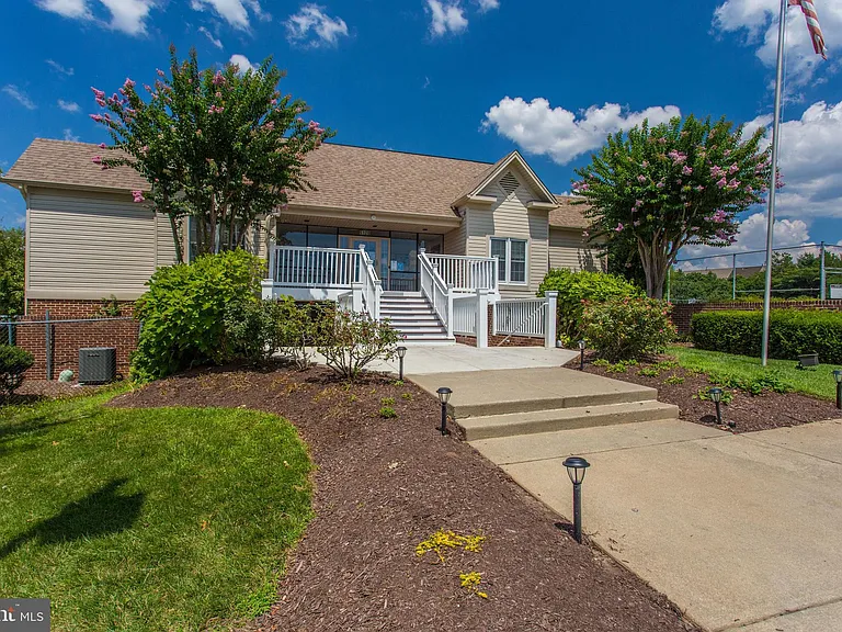 6901 Victoria Dr #I — Photo 33