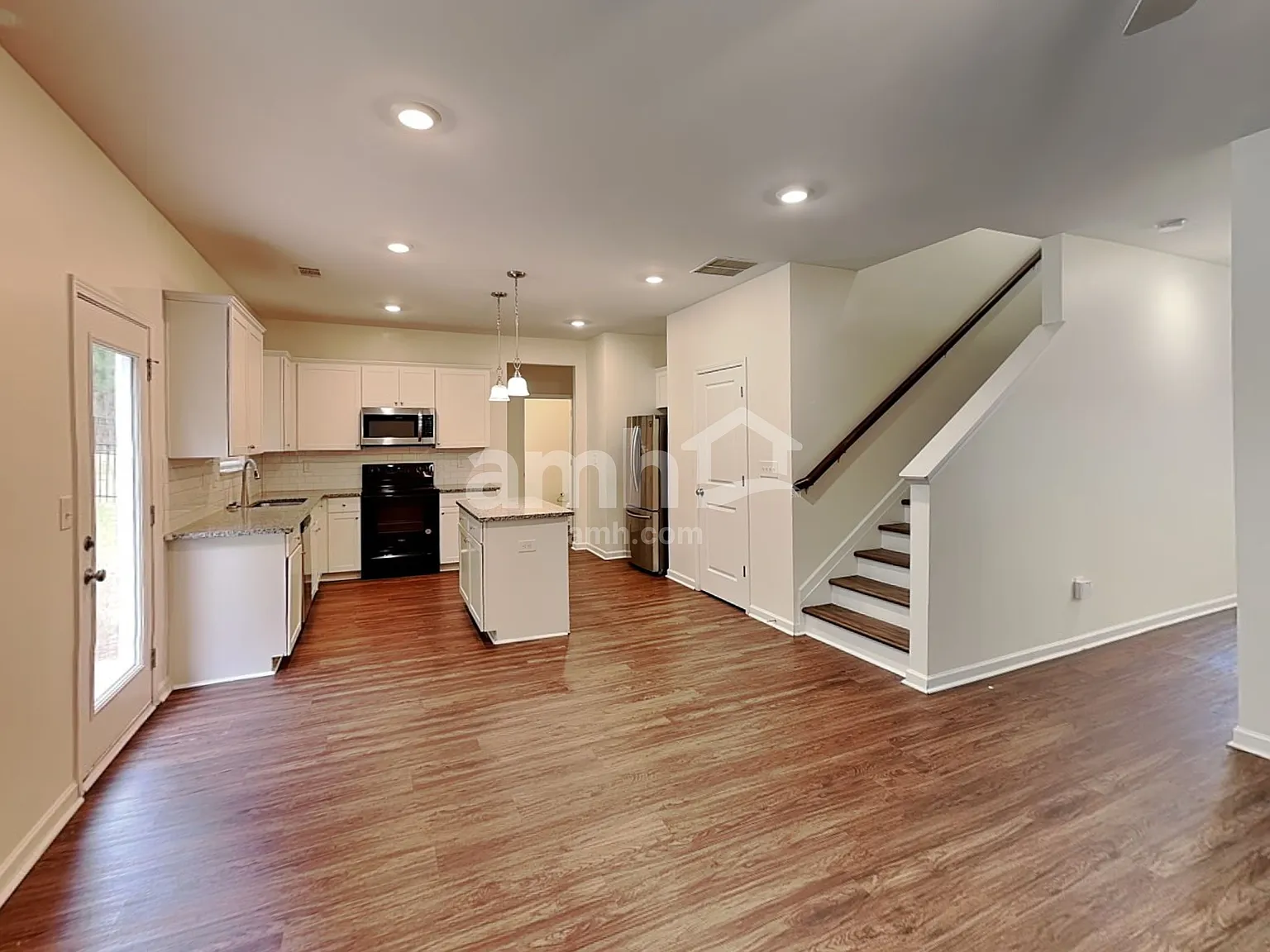 4 bed, 2.5 bath, 1941 sqft, $2,195 — Photo 3
