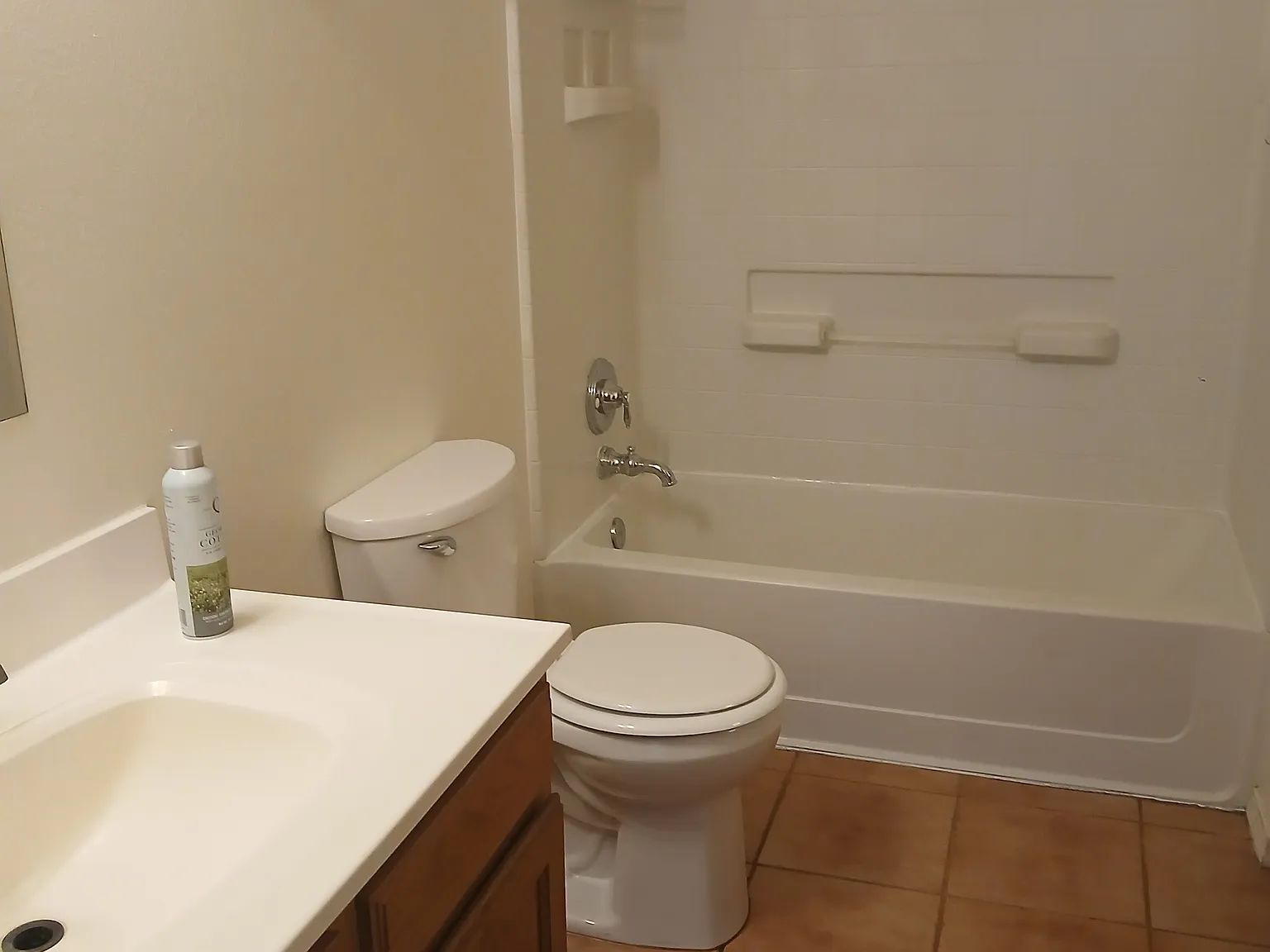 3 bed, 2300 sqft, $2,500 — Photo 2