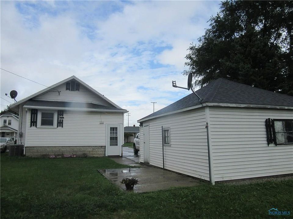 2nd image of 1313 Clinton St