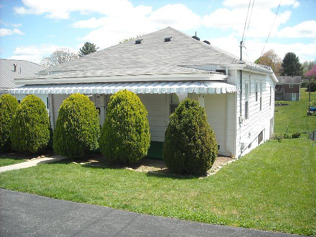 1st image of 404 McGinnis St