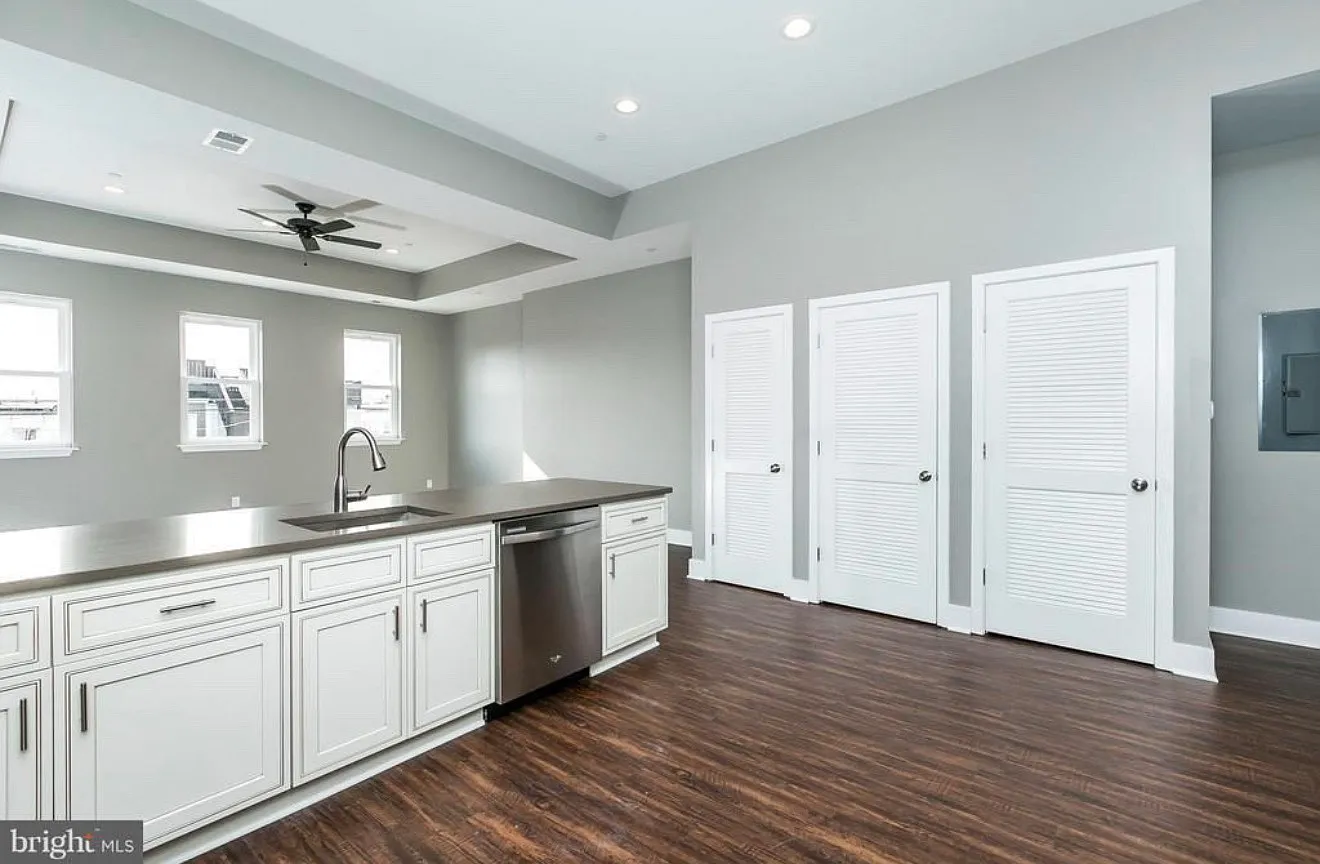 2 bed, 2.5 bath, 1200 sqft, $2,400 — Photo 4