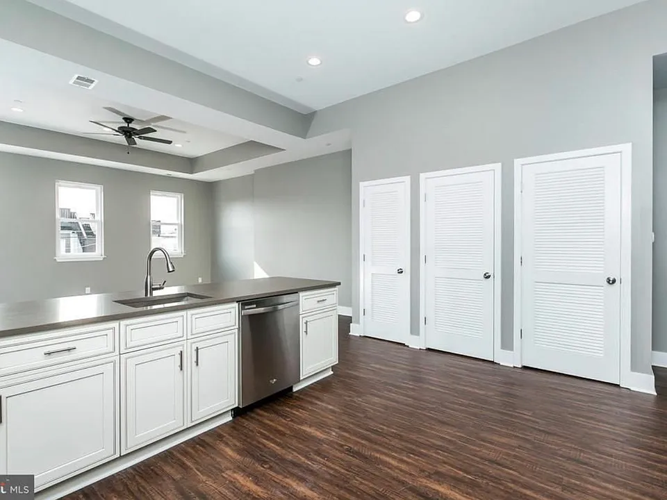 320 S Highland Ave #2