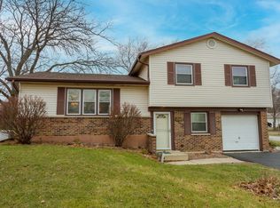 1582 Texas St, Elk Grove Village, IL 60007