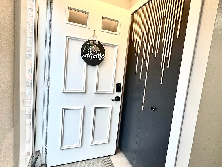 1323 Sunset Blvd — Photo 2