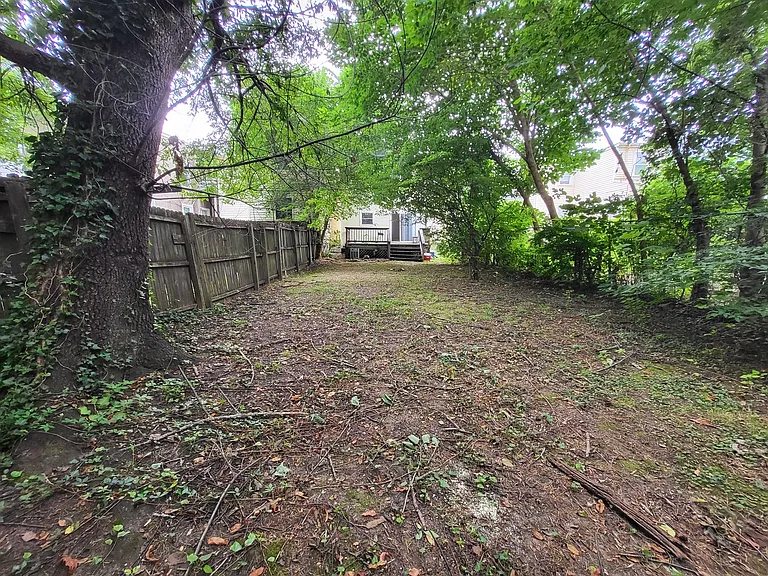 1208 W Clay St — Photo 11