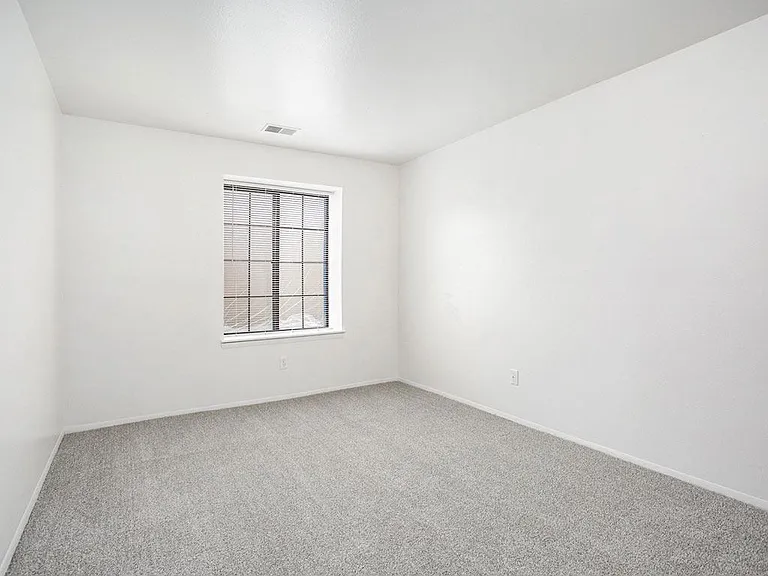 Hampton Lakes Apartments — Photo 68