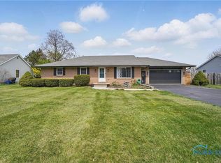 1044 W Poe Rd, Bowling Green, OH 43402