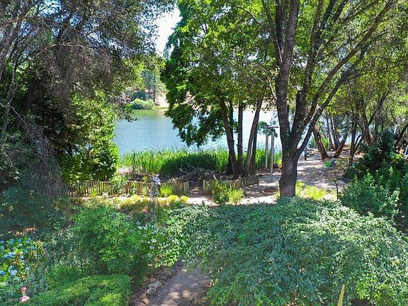 4th image of 16084 Peninsula Ct